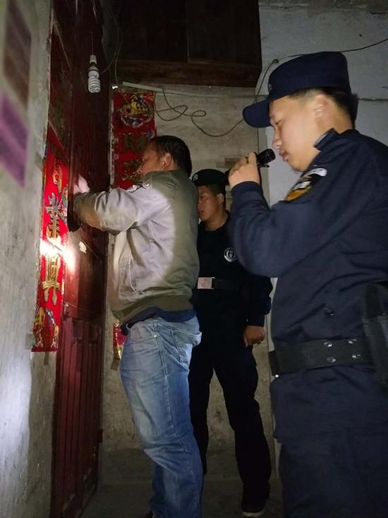 昌吉粗心妈妈误将幼女锁家中 