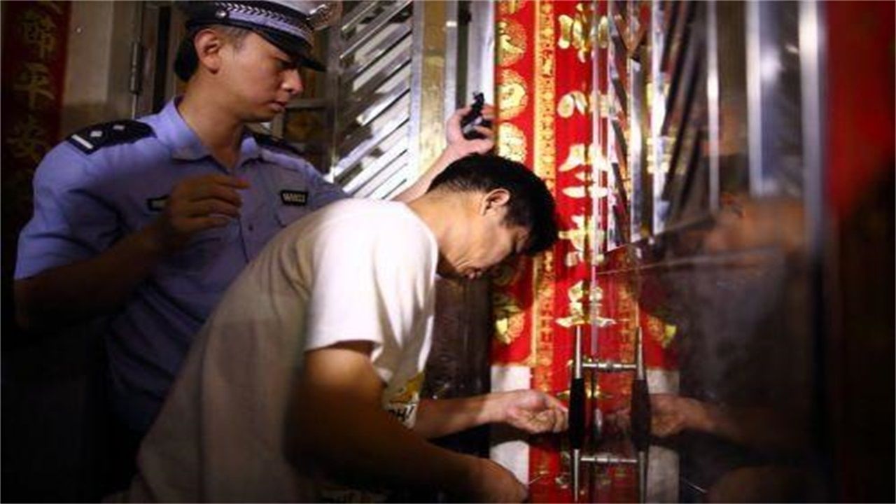 昌吉请开锁师傅开了锁后，师傅